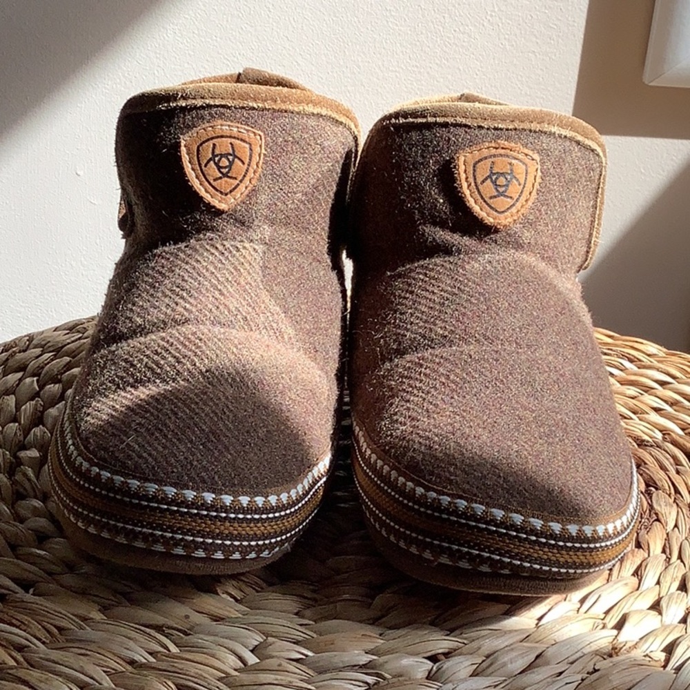 Ariat Brown Slippers sz S (6.5-7)